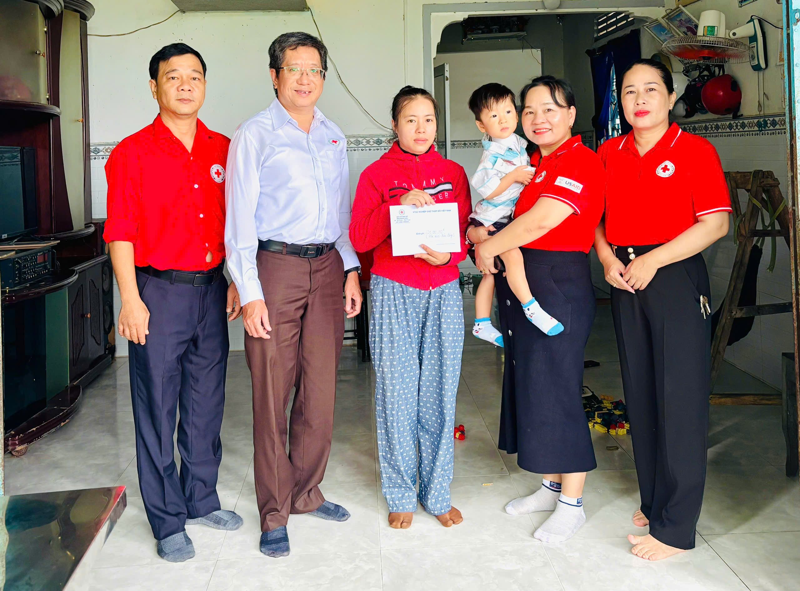 Công ty Cổ phần Tập đoàn vàng bạc đá quý DOJI hỗ trợ 20 triệu đồng cho cháu Nguyễn Thanh Bình bị suy hô hấp nặng (English Below)